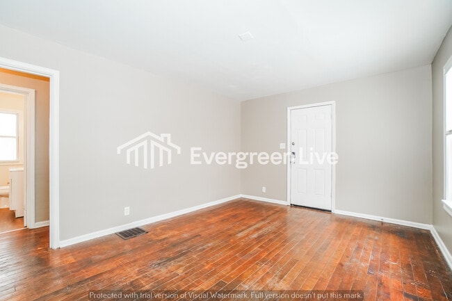 Photo - 2580 Grasmere Ave