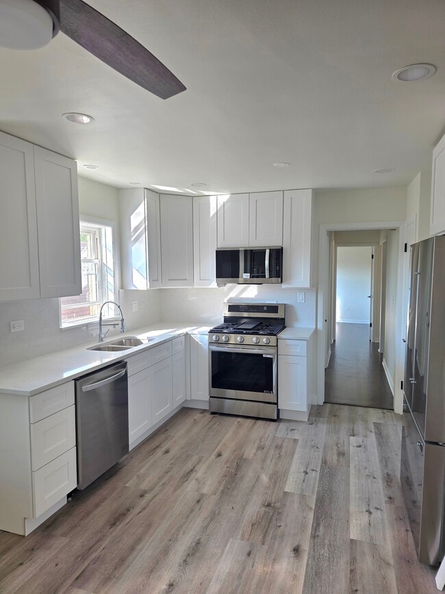 Building Photo - 5063 N Menard Ave Unit 2