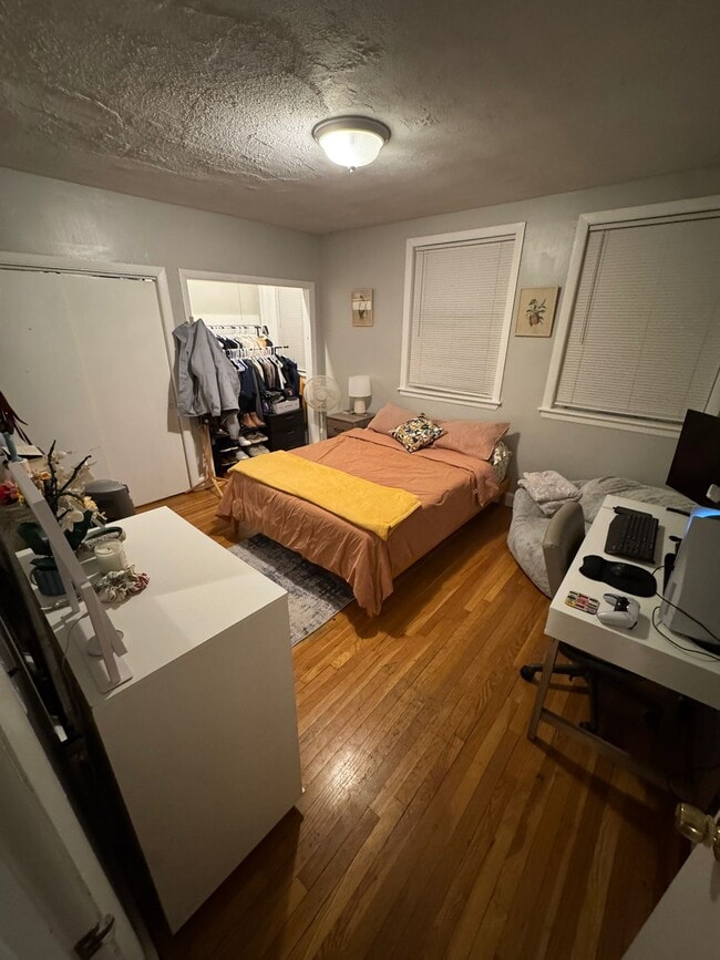 Building Photo - 875 Beacon St Unit 43