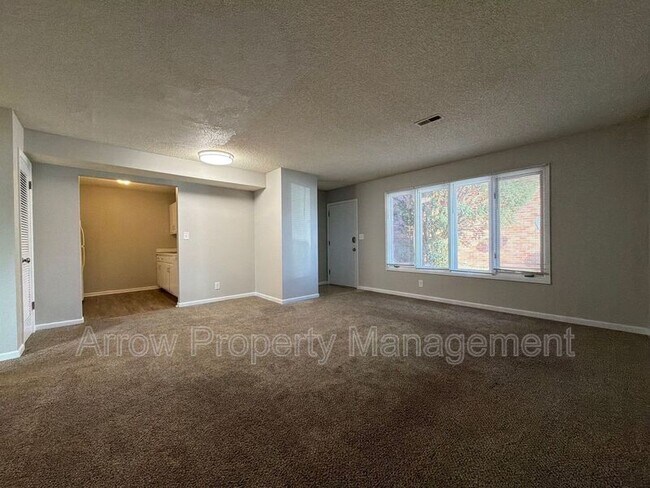 Building Photo - 1820 F St Unit 1