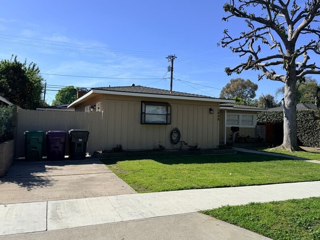 Photo - 4 bedroom home in LB with Large backyard now ready to rent!