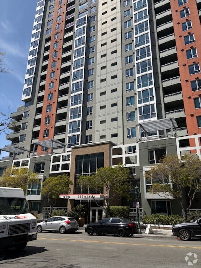Building Photo - Little Italy's Finest! Rental