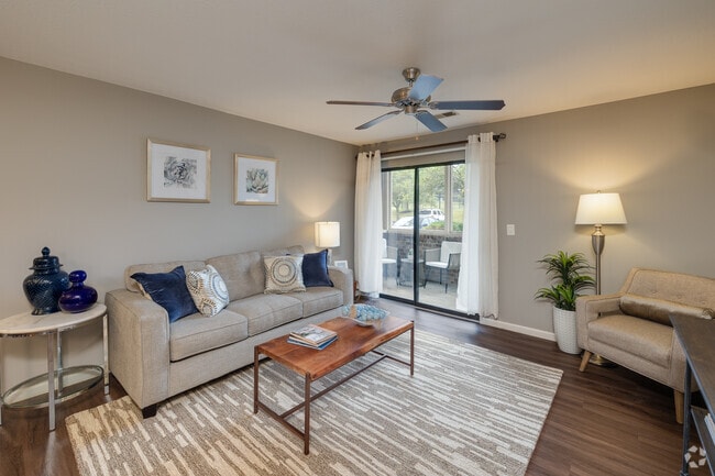 2BR, 2BA - 1,125SF