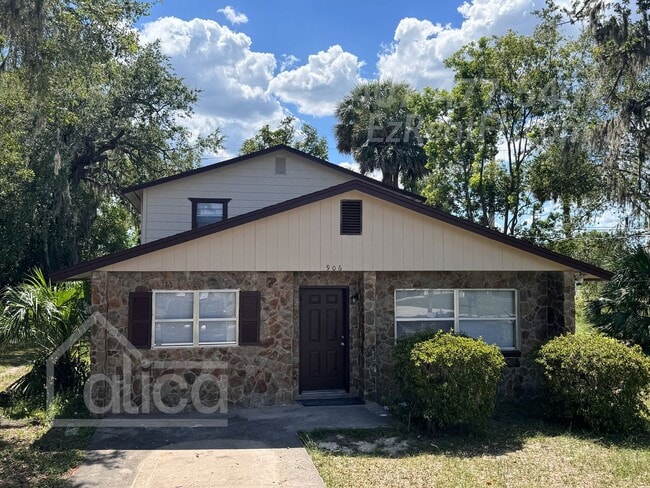 Spacious & Stylish 6BR Home with Modern Up... - Spacious & Stylish 6BR Home with Modern Up...
