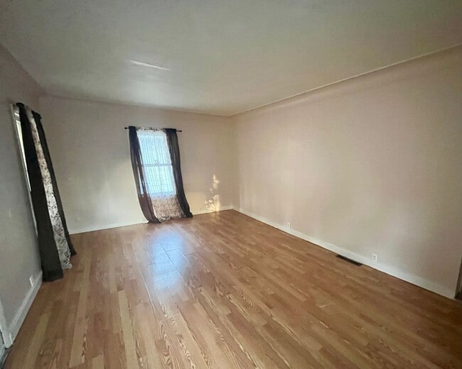 Photo - Three bedroom house in Alton