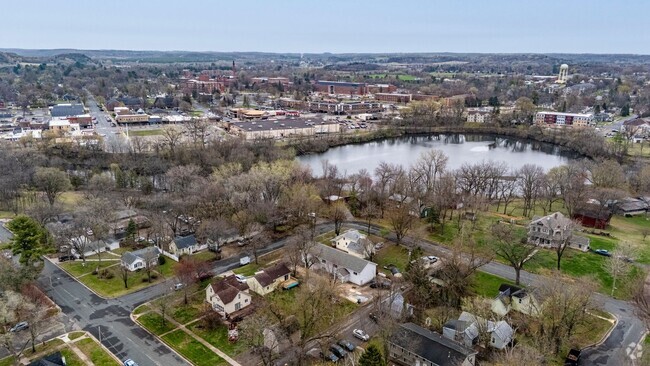 Building Photo - Brand New 5 Bedroom Duplex Unit! Rental