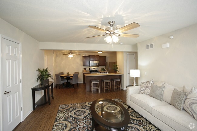 2BR, 2BA - Lexington/1050 SF