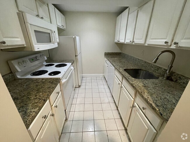 Building Photo - 3-bed Brownstone on Comm Ave in Packard's ... Rental