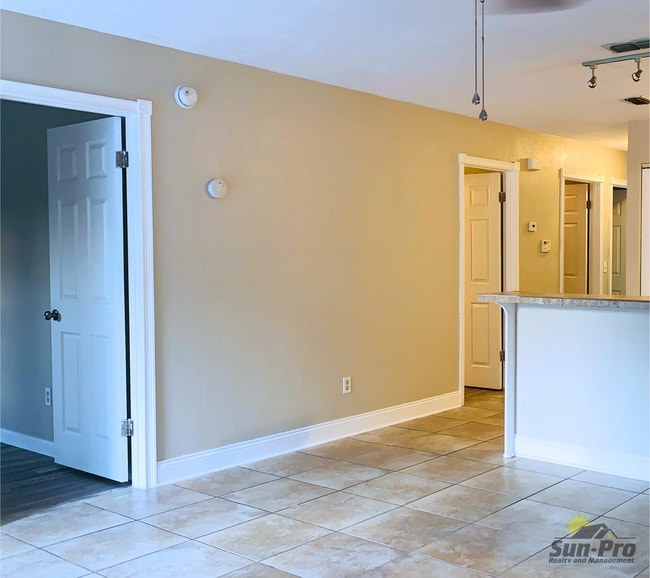 Photo - 957 Glenwood St