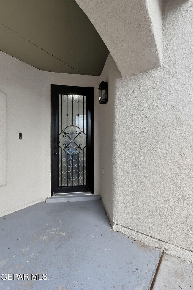 Photo - 569 Lanner St