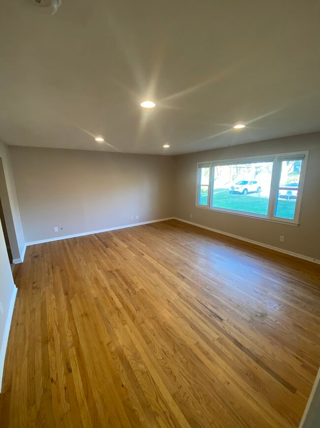Building Photo - 6708 S 48th St Unit 6712