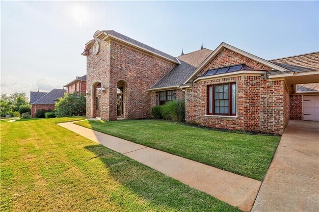 Photo - Luxury home in Oak Tree Park with a pool/tennis court/playground/walking trails - Edmond North Hi...