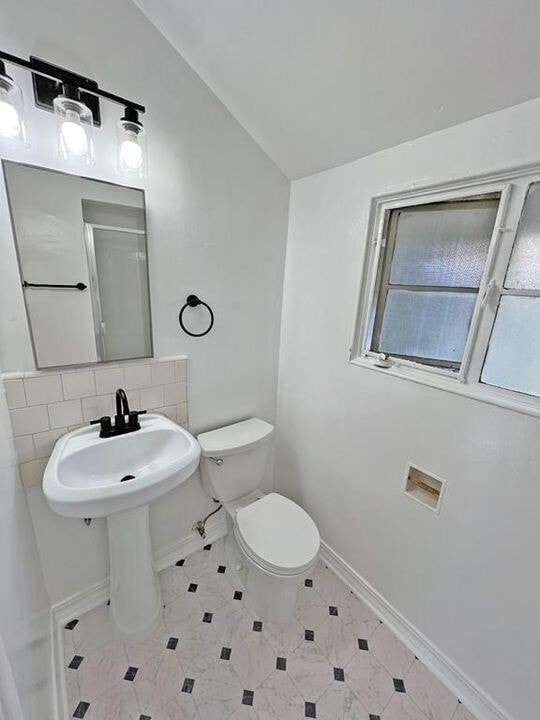 Photo - 1221 N Sweetzer Ave Unidad 1