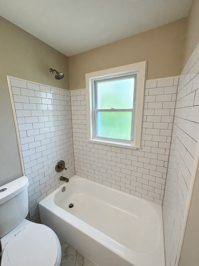 Photo - 1326 Barret Ave Unit 4