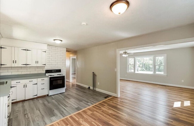 Photo - 205 Switzer Rd