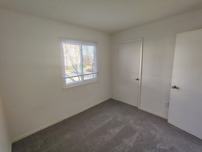 Photo - 600 Reusens Rd Unit 3 Bedroom Waitlist