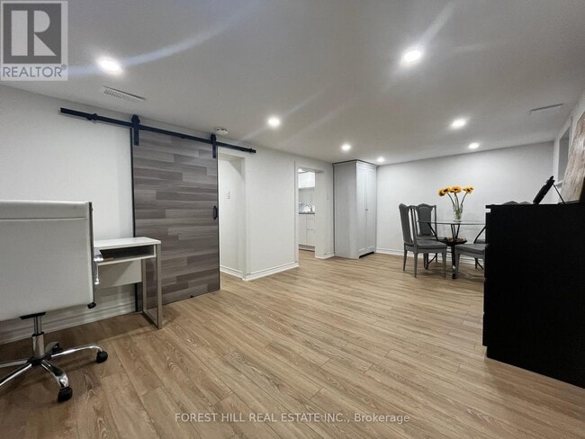 Photo - 960 Briar Hill Ave