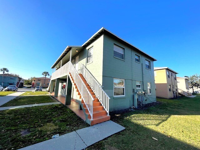 Photo - 729 Michigan Ct