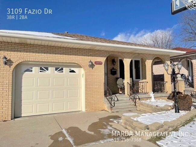 Building Photo - SPACIOUS 3 BED 2 BATH HOME IN GREAT SOUTH WINDSOR + UTILITIES!