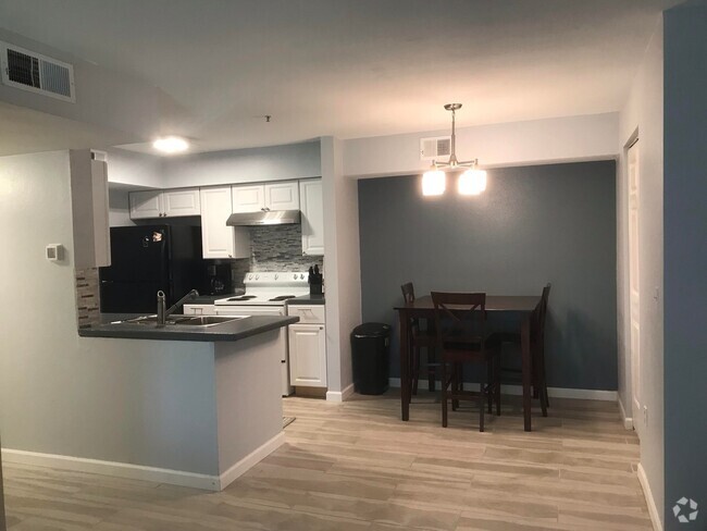 Building Photo - Recently Remodeled 2B/2B Unfurnished Condo... Unit 16