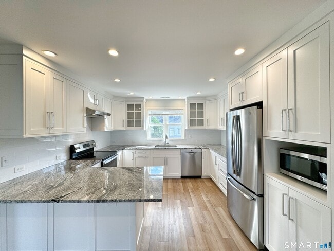 Building Photo - 18 Catherine St Unit B