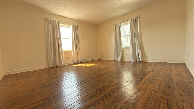 Building Photo - 221 Walnut St Unit Apartment D