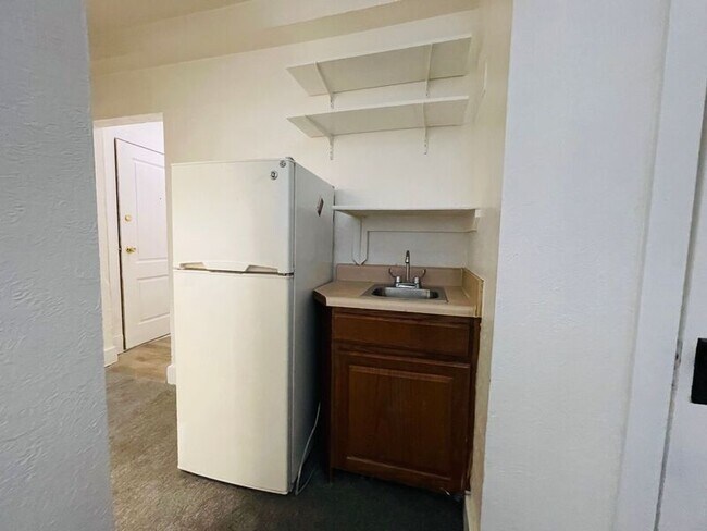 Photo - 604 W Maple Ave