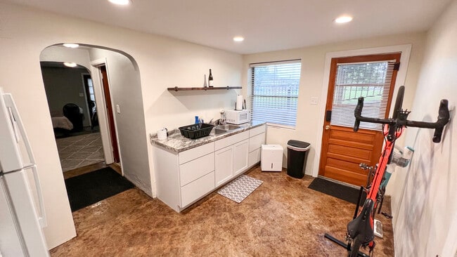 Kitchen - 227 W Dunklin St Unit B