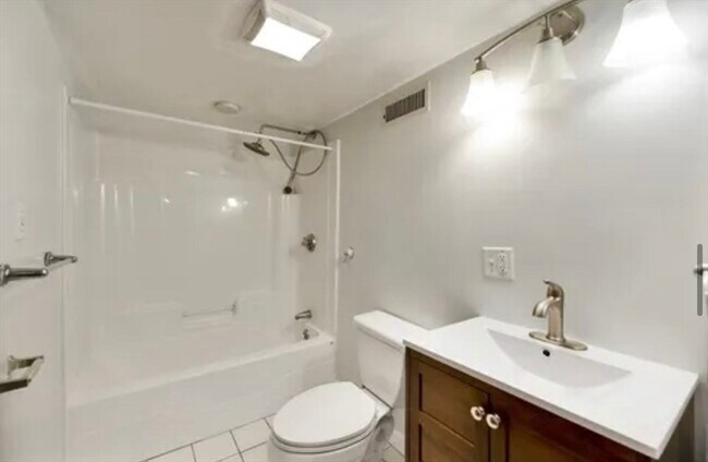 Photo - 19-21-21 Mt Vernon St Unit b