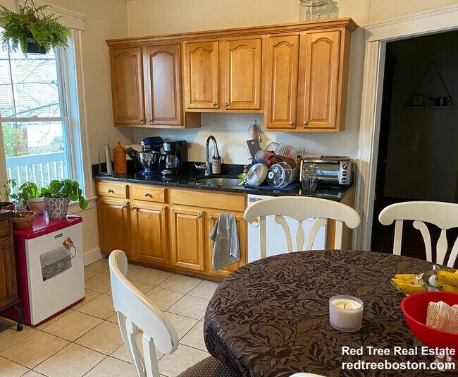 Building Photo - 54 Tremont St Unit #3 Rental