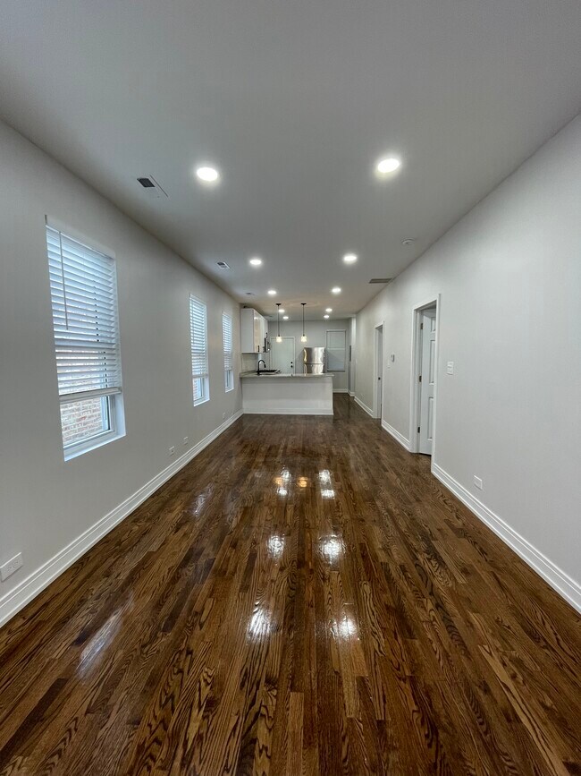 Living room/Dinning room area - 1908 S May St Unit 2