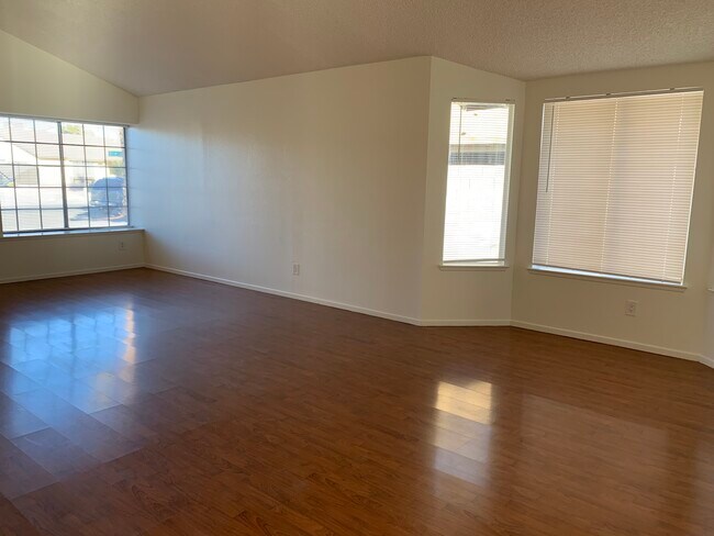 Photo - 5957 Mirror Lake Dr