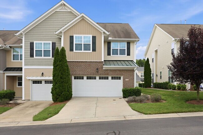 Photo - 7215 Ladbrooke St