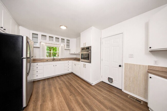 Photo - One level home in Beechwood
