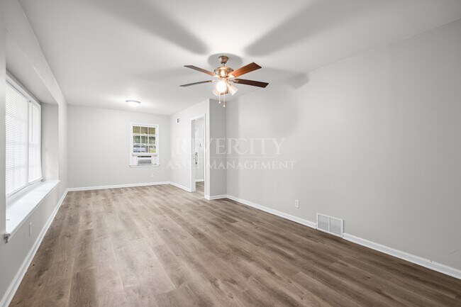 Photo - 1381 Laudeen Dr