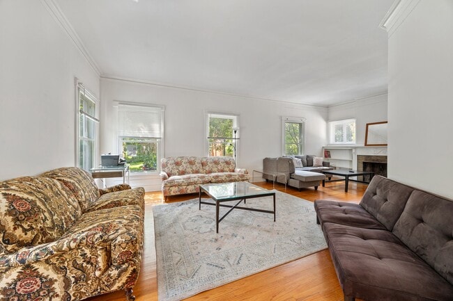 Photo - 627 Library Pl