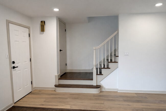 Photo - 933 College Ave Unidad A