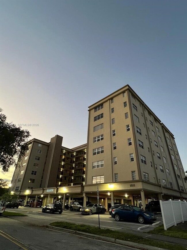 Building Photo - 1811 Jefferson St Unit 602