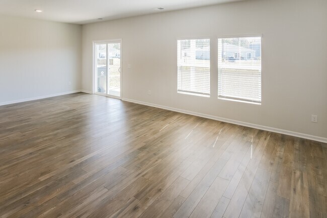 Photo - 700 Watercliff Dr