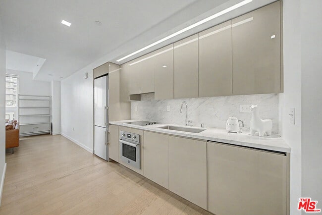 Photo - 1050 S Grand Ave Unit 905