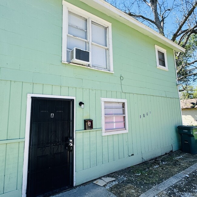Photo - 4024 Howard St Unit B