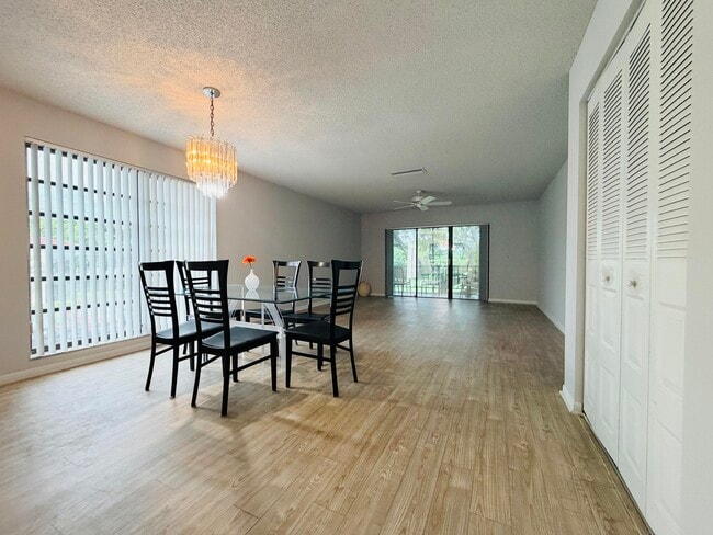 Building Photo - 21411 Juego Cir Unit 32b