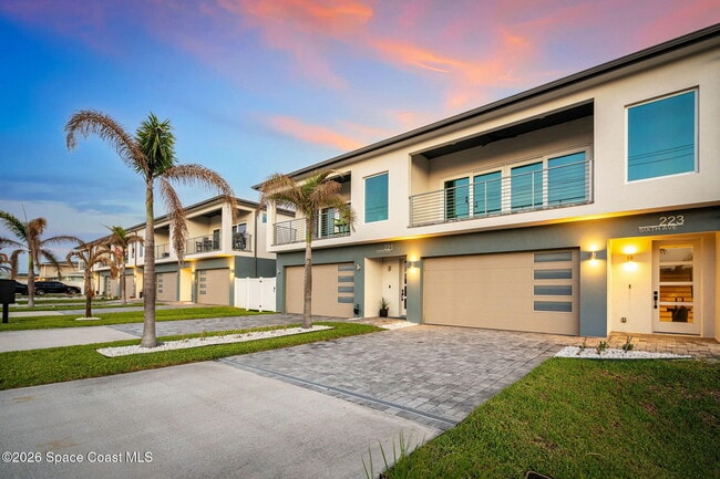 Photo - 223 6th Ave
