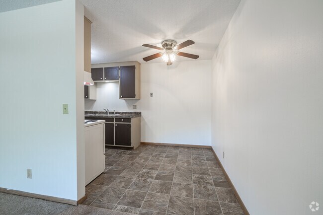 1BR, 1BA - 670SF - Dining Room