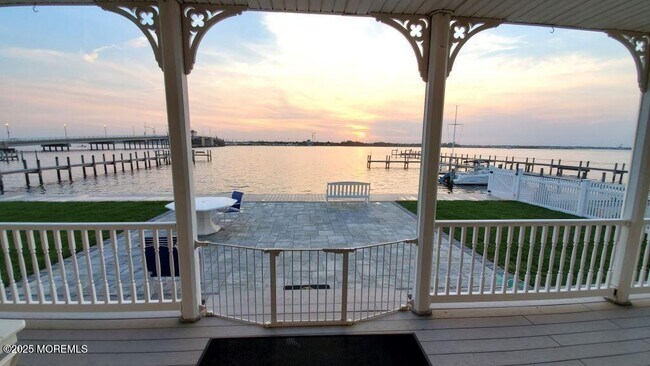 1118 Barnegat Ln