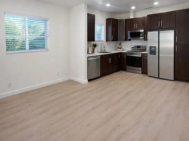 Building Photo - 9148 Columbus Ave Unit #9150