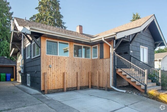 Building Photo - 6204 NE Willow St Unit A Rental