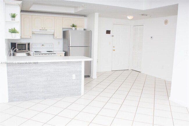 Photo - 3500 Coral Wy Unidad 1002