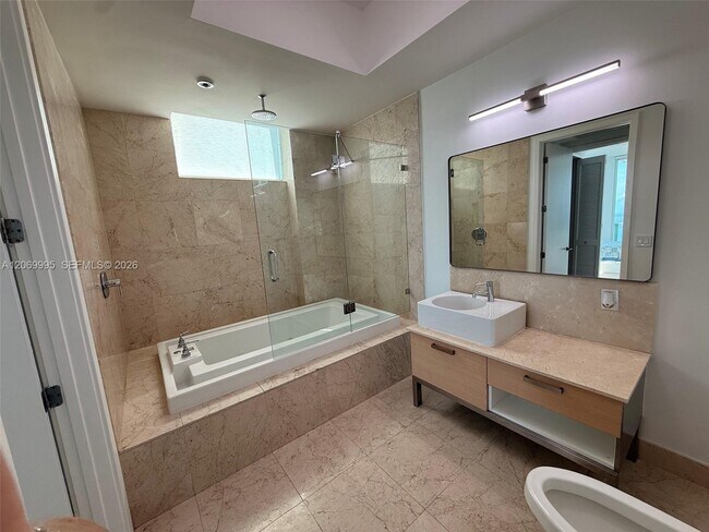 Photo - 218 SE 14th St Unidad TS107