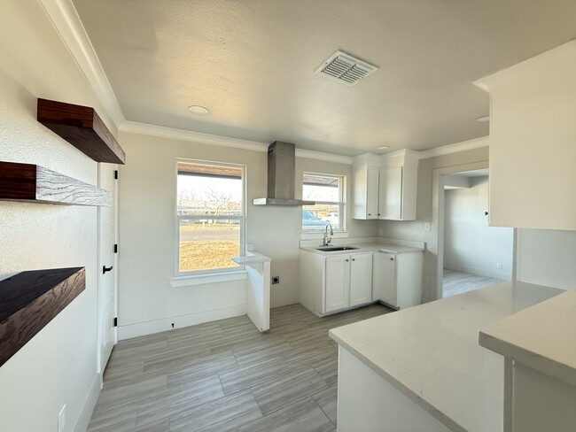 Photo - 3504 Thomas Ave